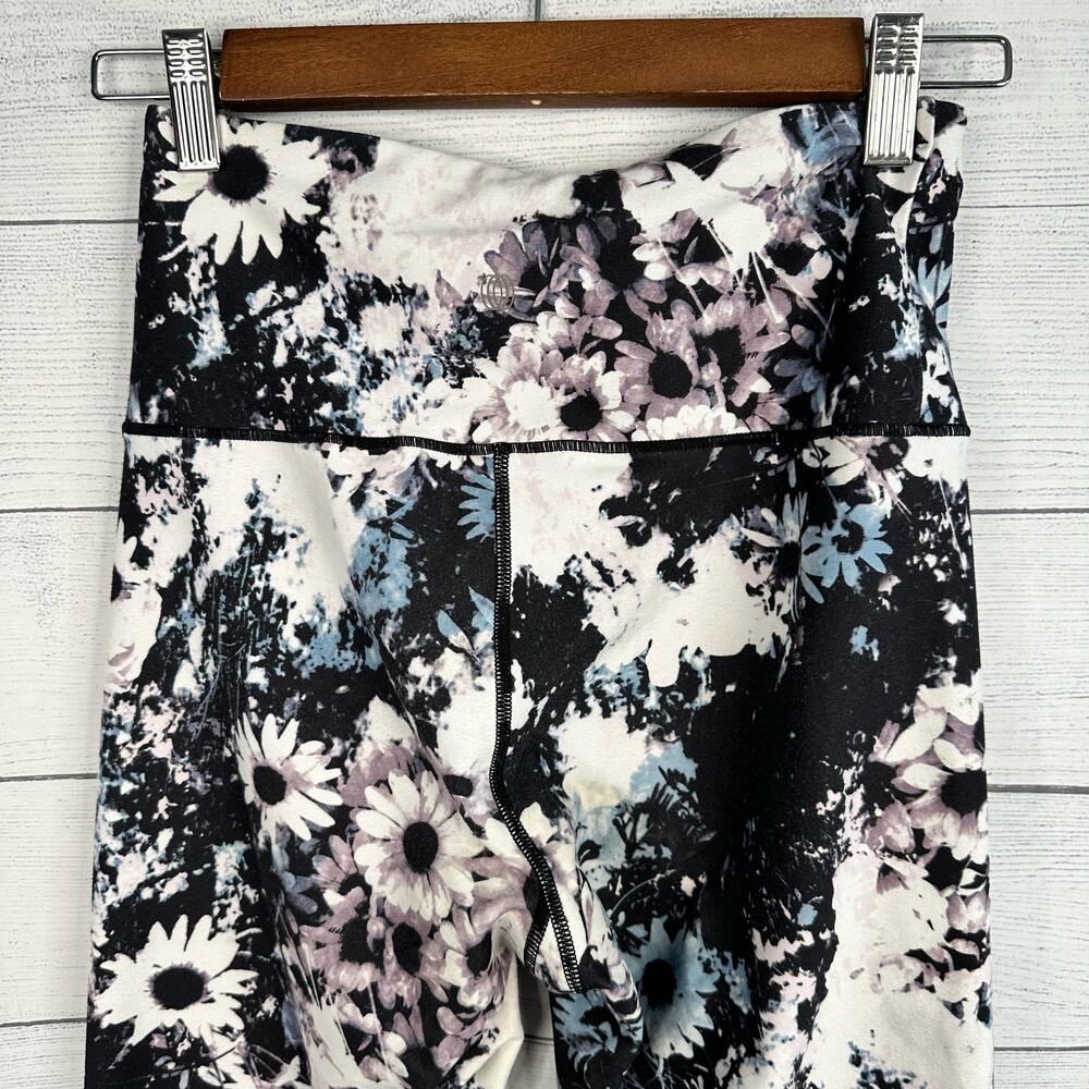 Balance Collection Womens size Small Eclipse Printed Capri Floral Leggings - Picture 5 of 9